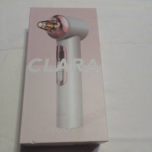 CLARA 4-in-1 Microdermabrasion & Pore Extractor